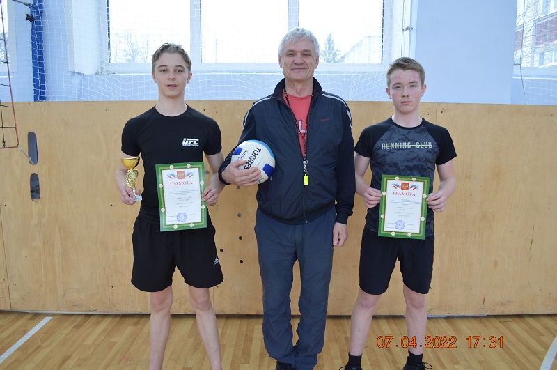 7А - Чемпионы первенства школы по волейболу среди 7-8 классов.